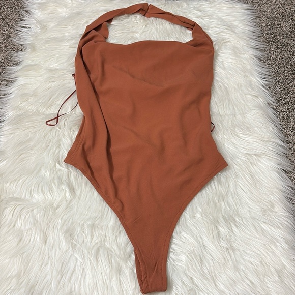 Astr Tops - NWT ASTR The Label Nutmeg Cowl Neck Halter Thong Bodysuit Size M